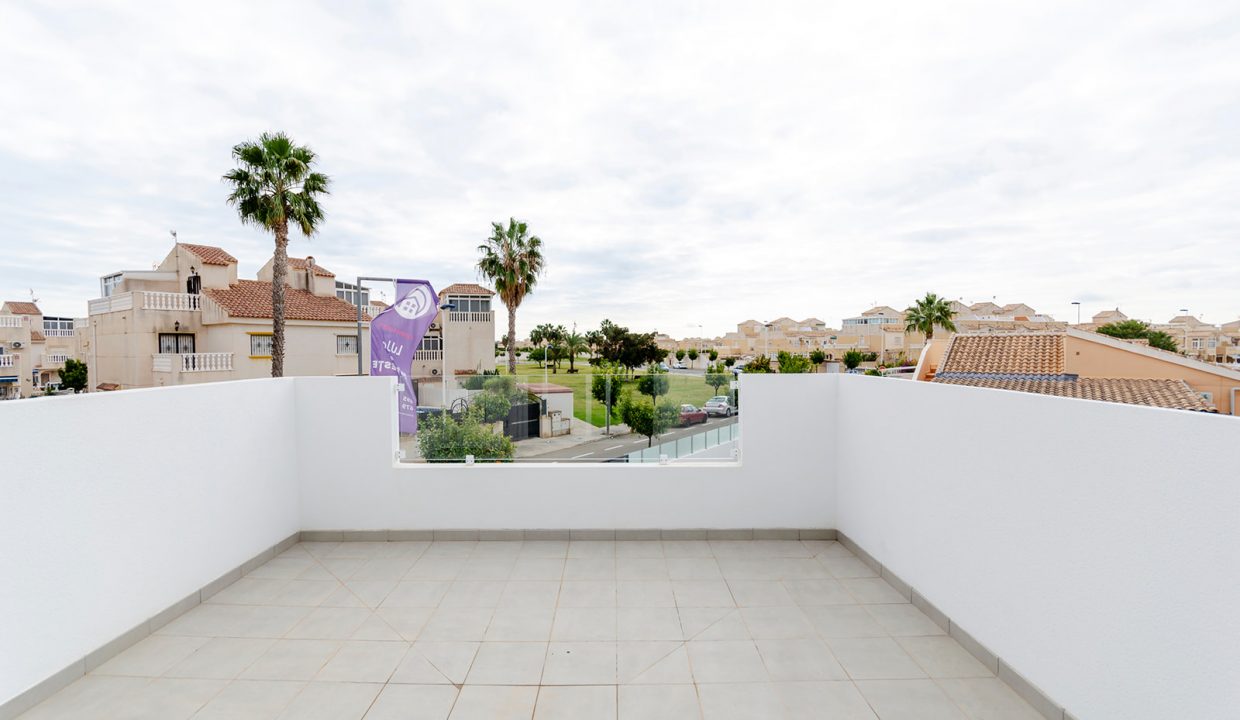 Promoción LAGUNA ROSA VILLAS, obra nueva en Torrevieja (Revista)