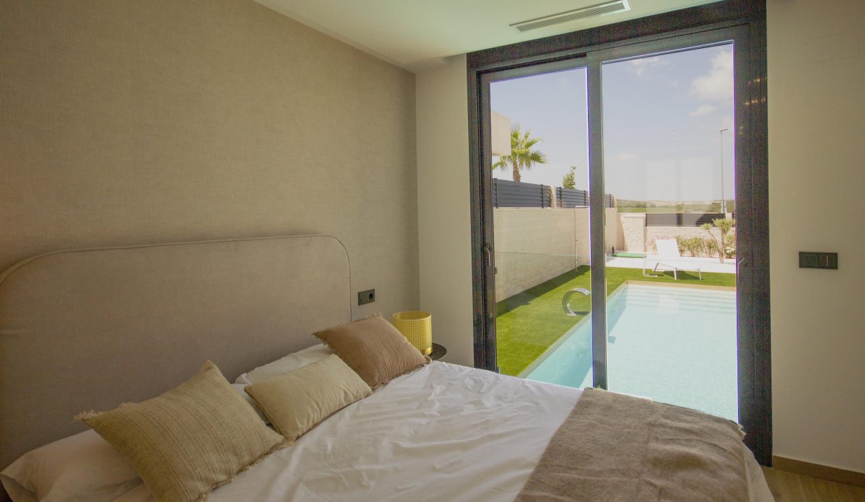 Promoción Villas Maestras, obra nueva en Rojales (Revista)