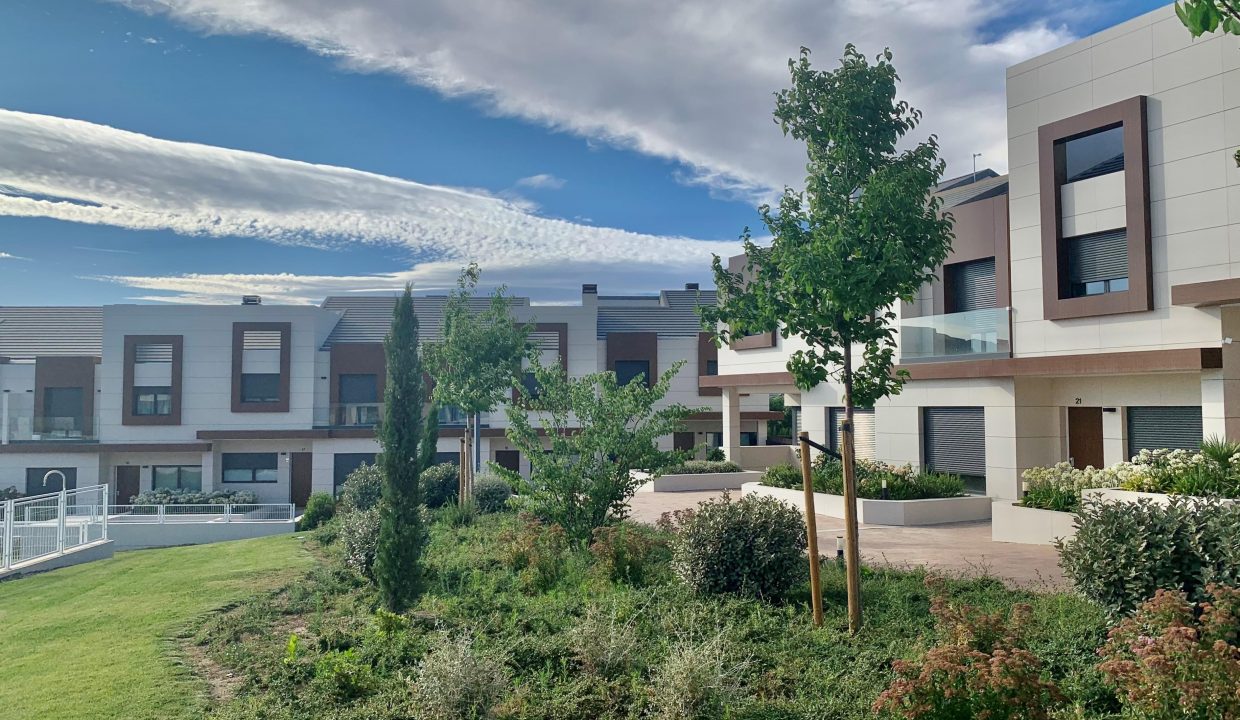 Promoción Villas del Mirabal 3, obra nueva en Boadilla del Monte (Revista)