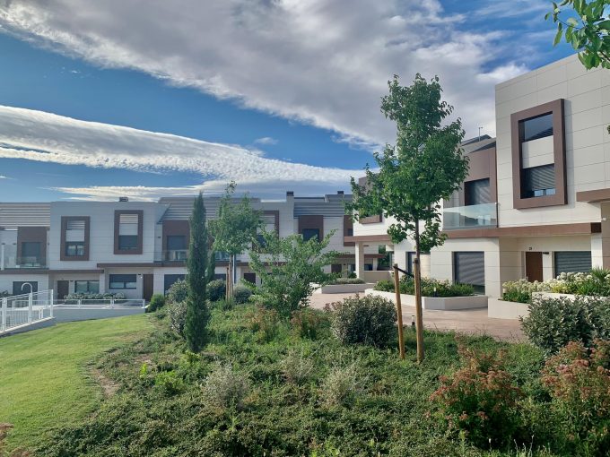 Promoción Villas del Mirabal 3, obra nueva en Boadilla del Monte (Revista)