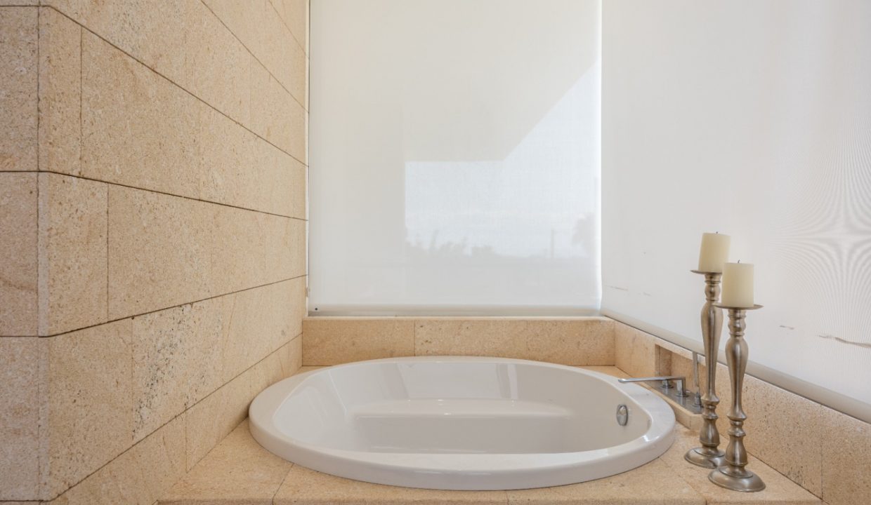 Promoción Villa con irradia elegancia y lujo moder, obra nueva en La Nucía (Revista)