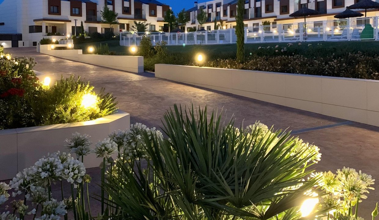 Promoción Villas del Mirabal 3, obra nueva en Boadilla del Monte (Revista)