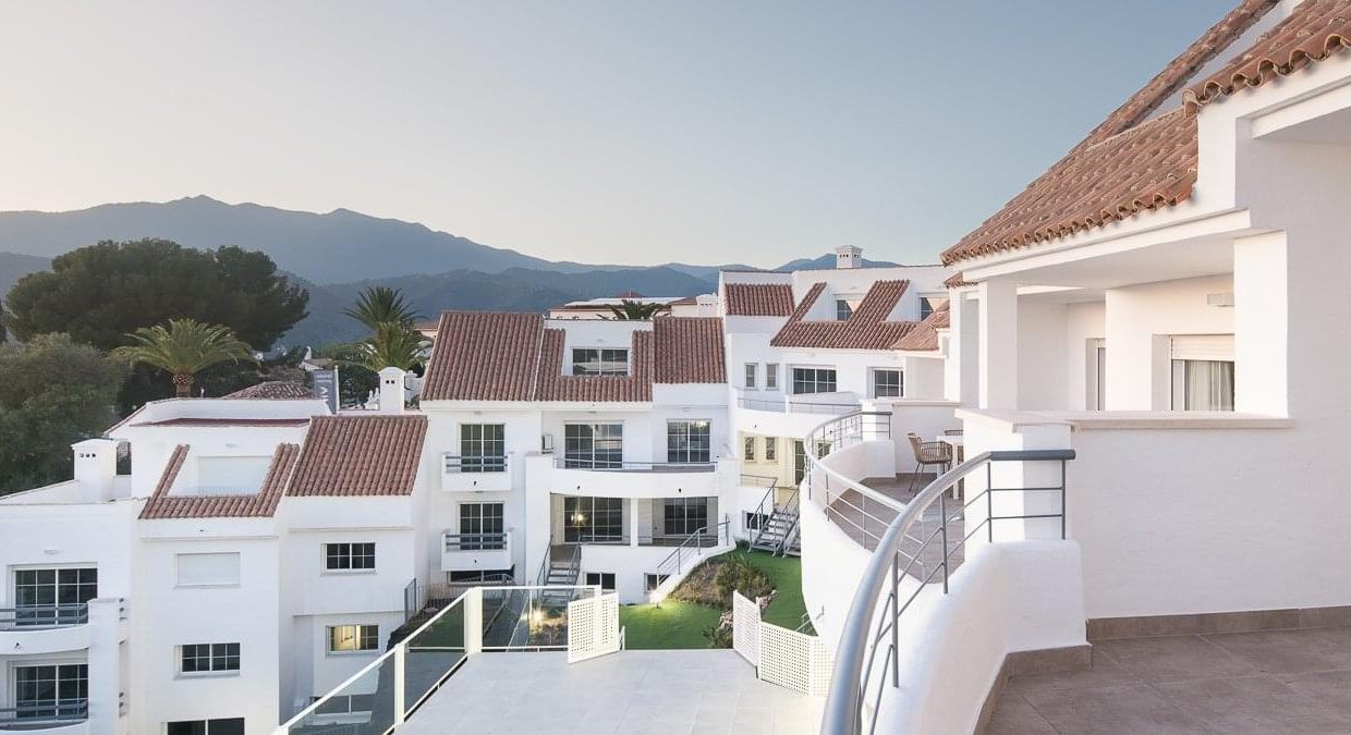 Promoción Culmia Blue Views Istán, obra nueva en Balcones del Lago (Revista)