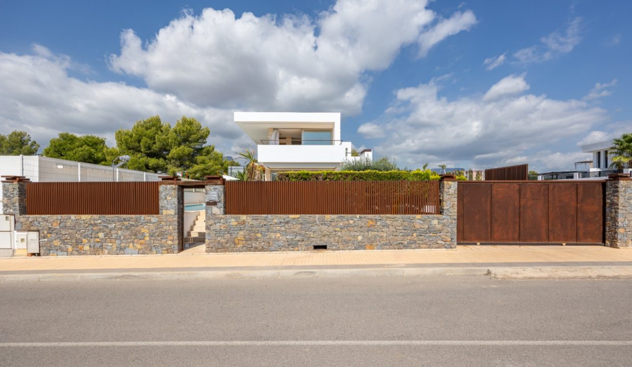 Promoción Villa con irradia elegancia y lujo moder, obra nueva en La Nucía (Revista)