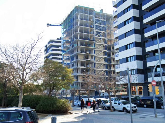 Promoción Torre Estronci 81, obra nueva en l'Hospitalet de Llobregat (Revista)