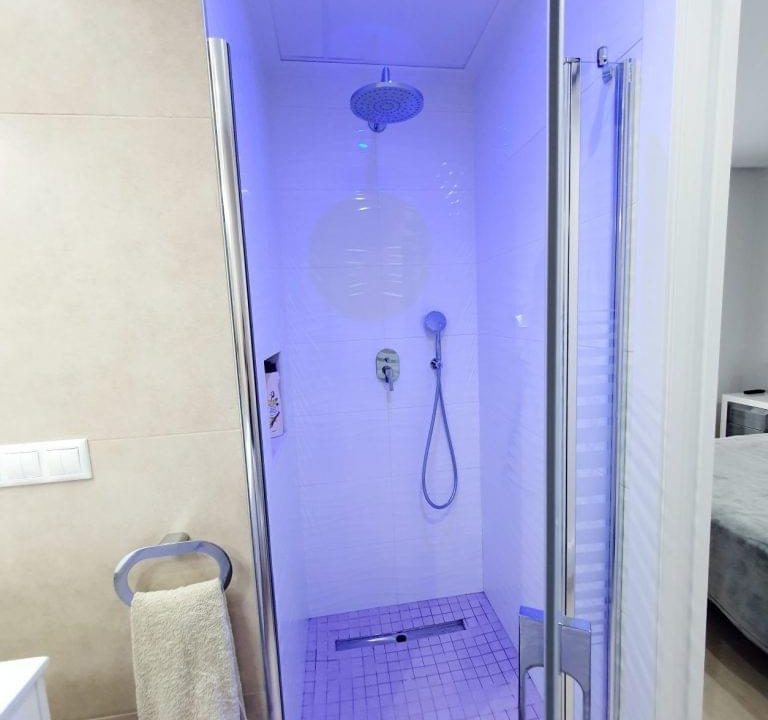 Promoción Magnifico chalet con solárium, obra nueva en Benijófar (Revista)