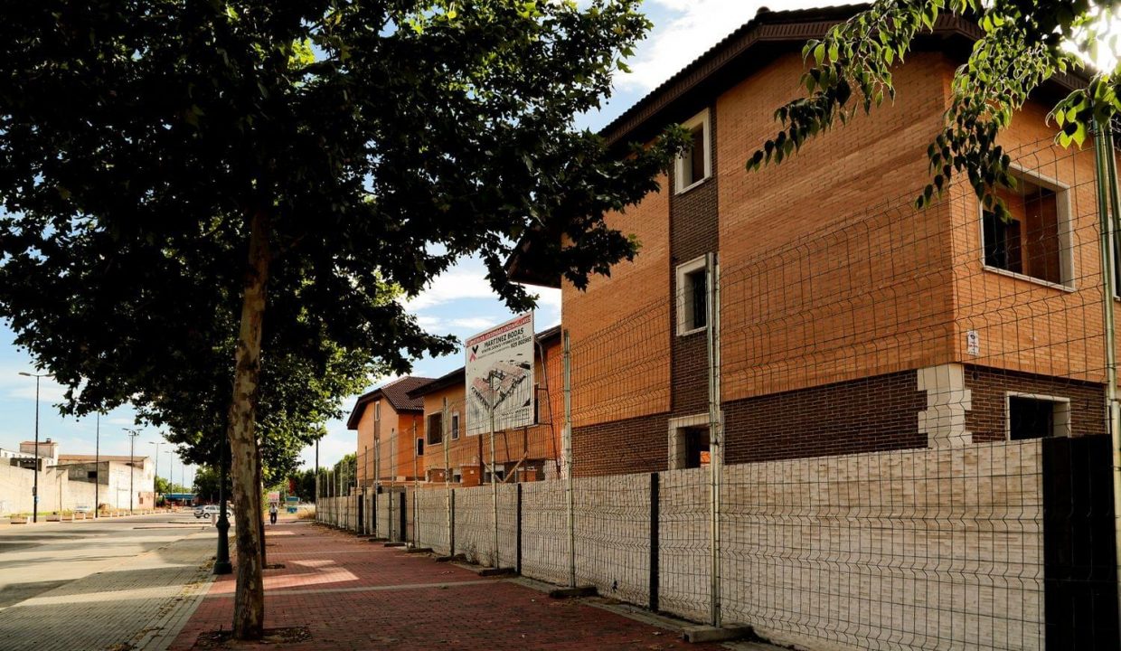 Promoción 17 viviendas adosadas y 4 viviendas pareadas, obra nueva en Talavera de la Reina (Revista)