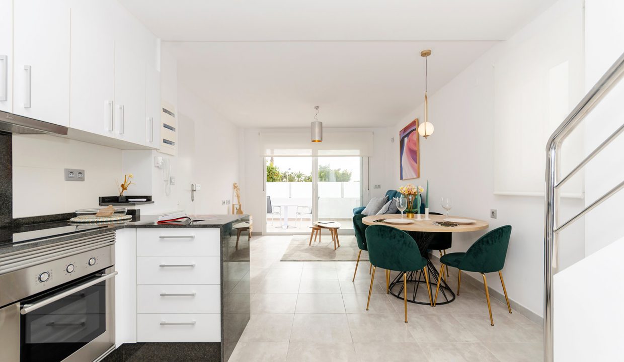 Promoción LAGUNA ROSA VILLAS, obra nueva en Torrevieja (Revista)