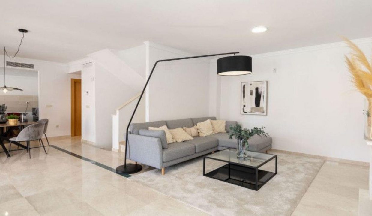Promoción Casares Hills, obra nueva en Casares (Revista)