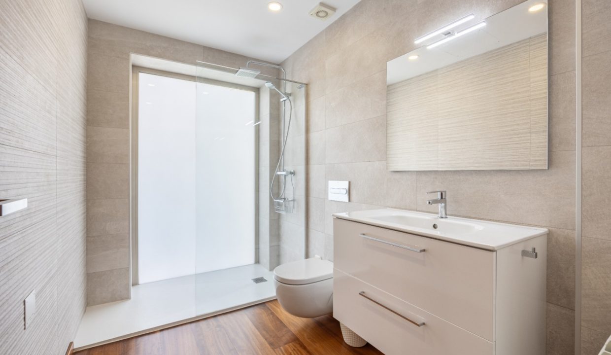 Promoción Villa con irradia elegancia y lujo moder, obra nueva en La Nucía (Revista)