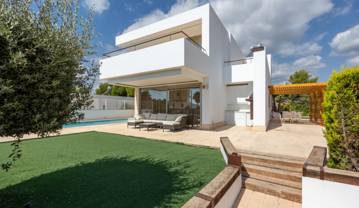 Promoción Villa con irradia elegancia y lujo moder, obra nueva en La Nucía (Revista)