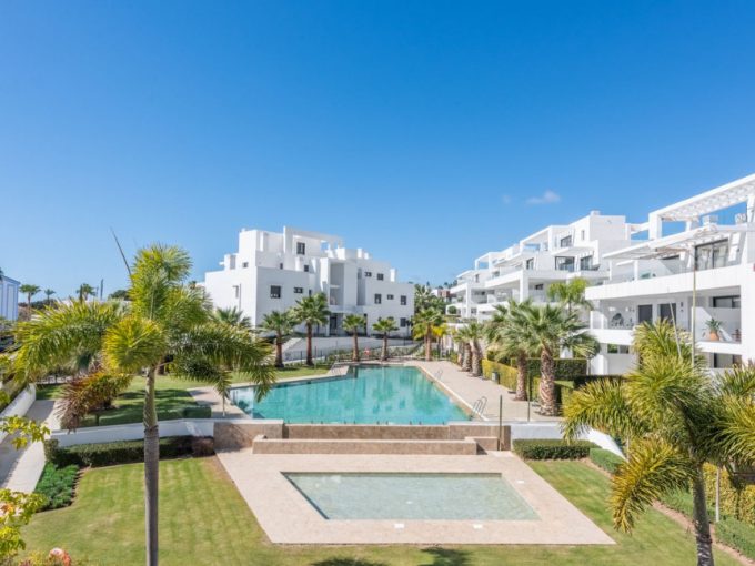 Promoción Ático moderno y luminoso con vistas a la piscina y jardines, obra nueva en La Atalaya (Revista)