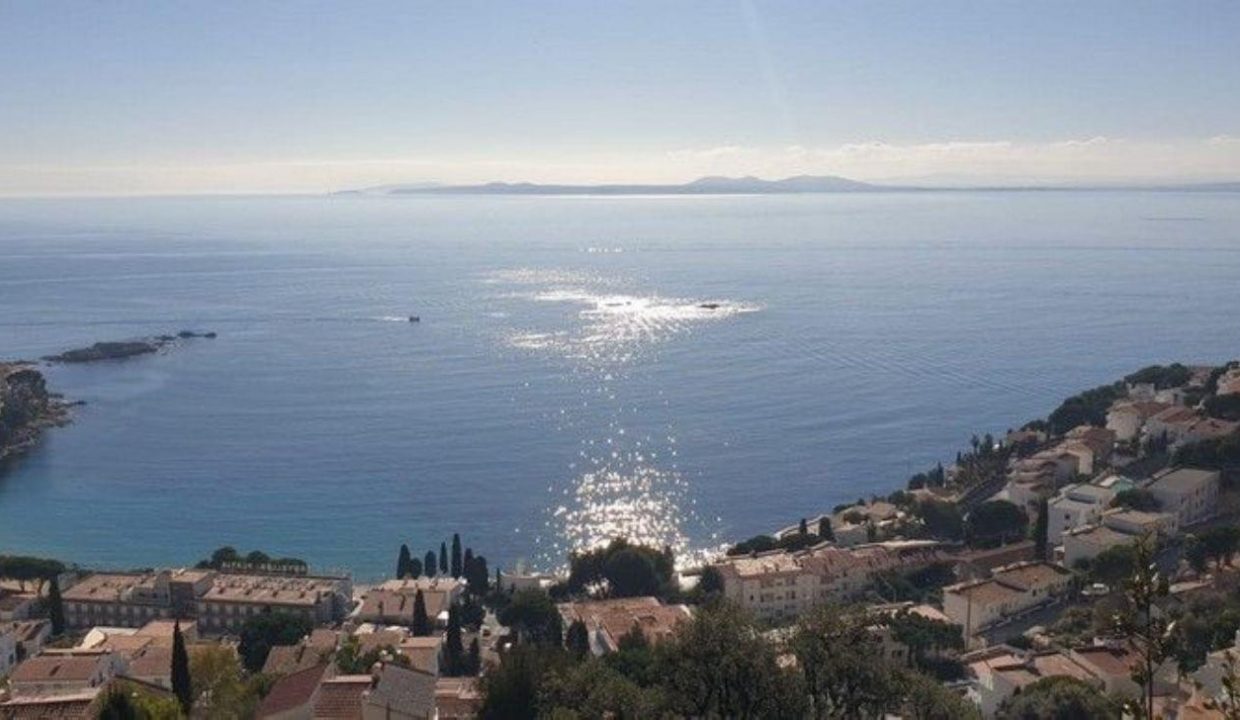 Promoción Excepcional vista panorámica al mar a 5 minutos a pie de la playa, obra nueva en Roses (Revista)