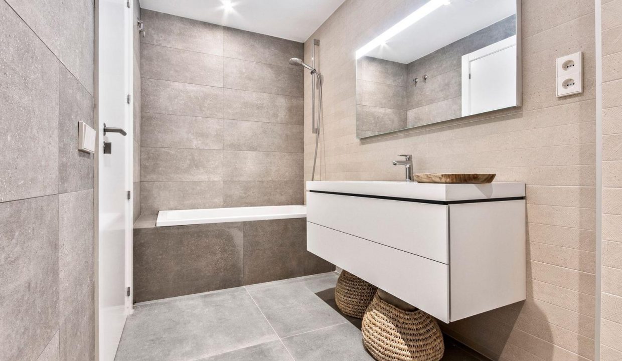 Promoción Infinitum Living, obra nueva en Far (Revista)