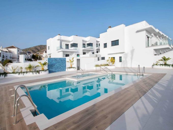 Promoción Sky Hill Village, obra nueva en Nerja (Revista)