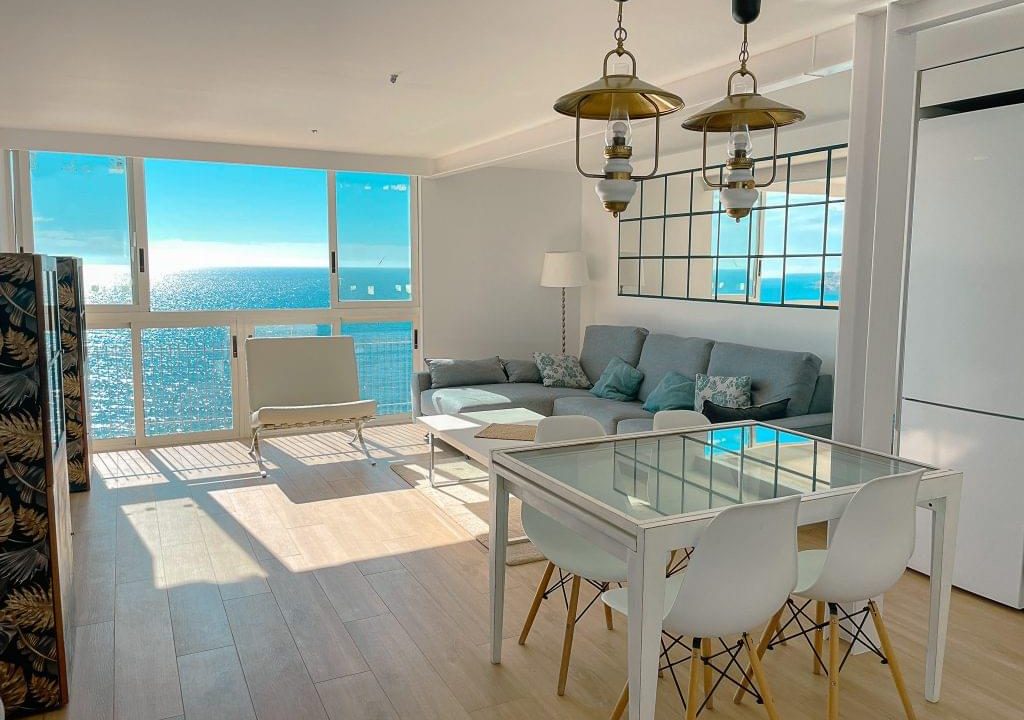 Promoción Ático en primera linea de playa, obra nueva en Benidorm (Revista)