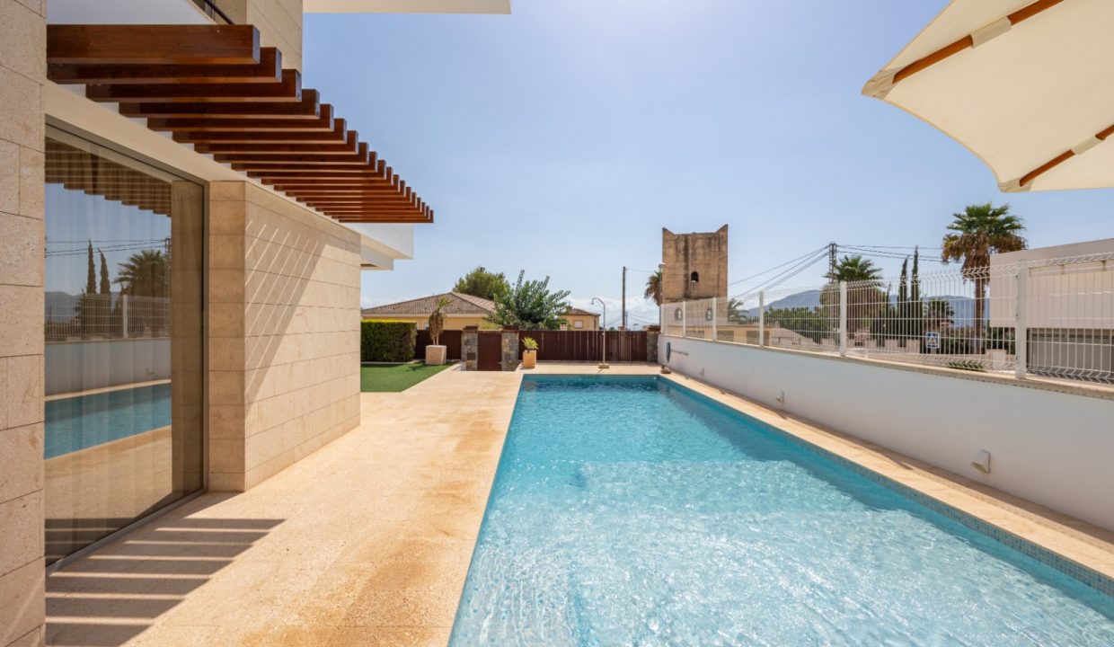 Promoción Villa con irradia elegancia y lujo moder, obra nueva en La Nucía (Revista)