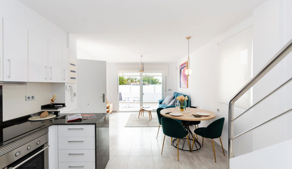 Promoción LAGUNA ROSA VILLAS, obra nueva en Torrevieja (Revista)