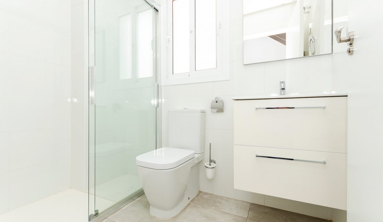 Promoción LAGUNA ROSA VILLAS, obra nueva en Torrevieja (Revista)