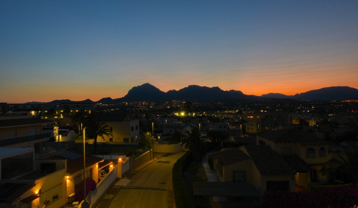 Promoción Exquisita villa con vistas al mar, obra nueva en l'Albir (Revista)