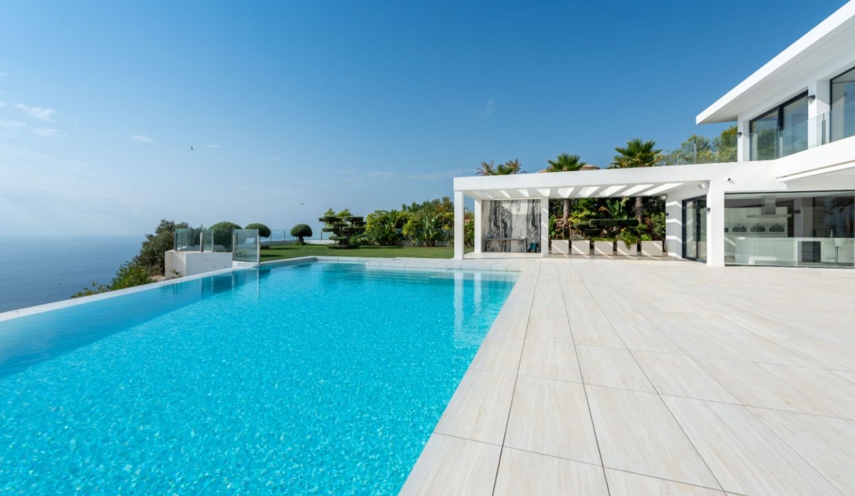 Promoción Villa con un oasis de tranquilidad, obra nueva en Benitachell (Revista)