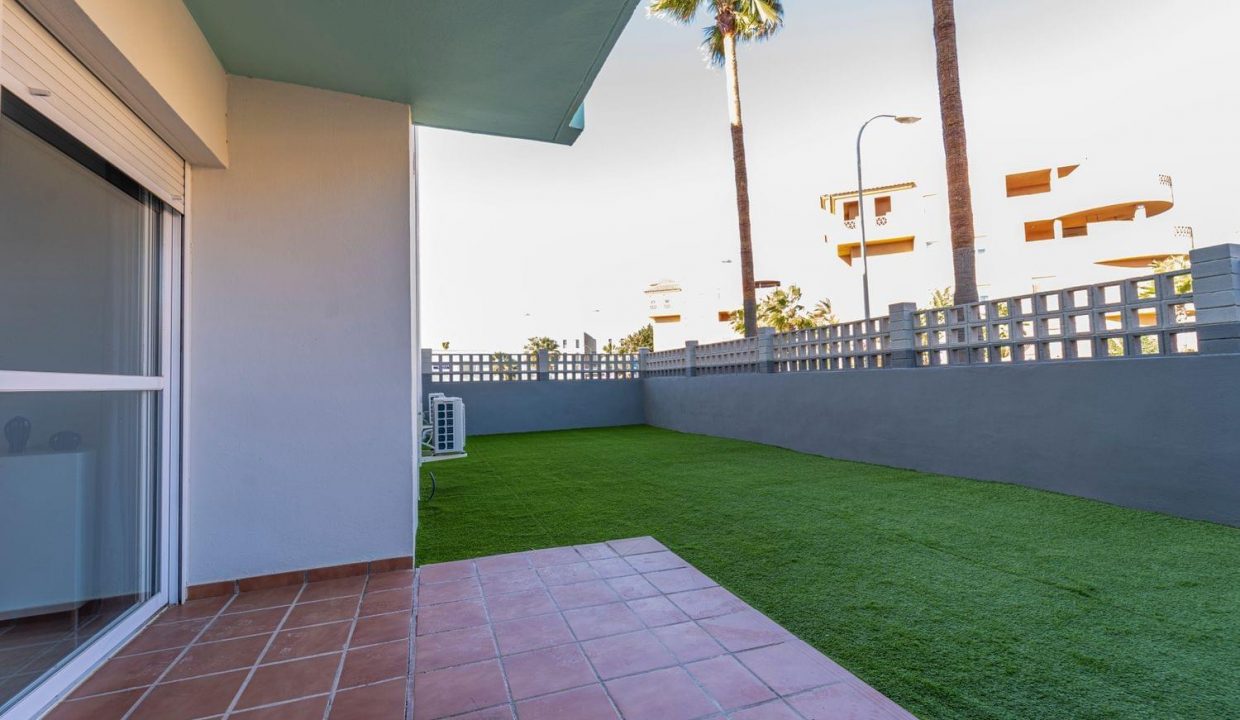 Promoción Palm Beach Golf Almerilmar, obra nueva en Almerimar (Revista)
