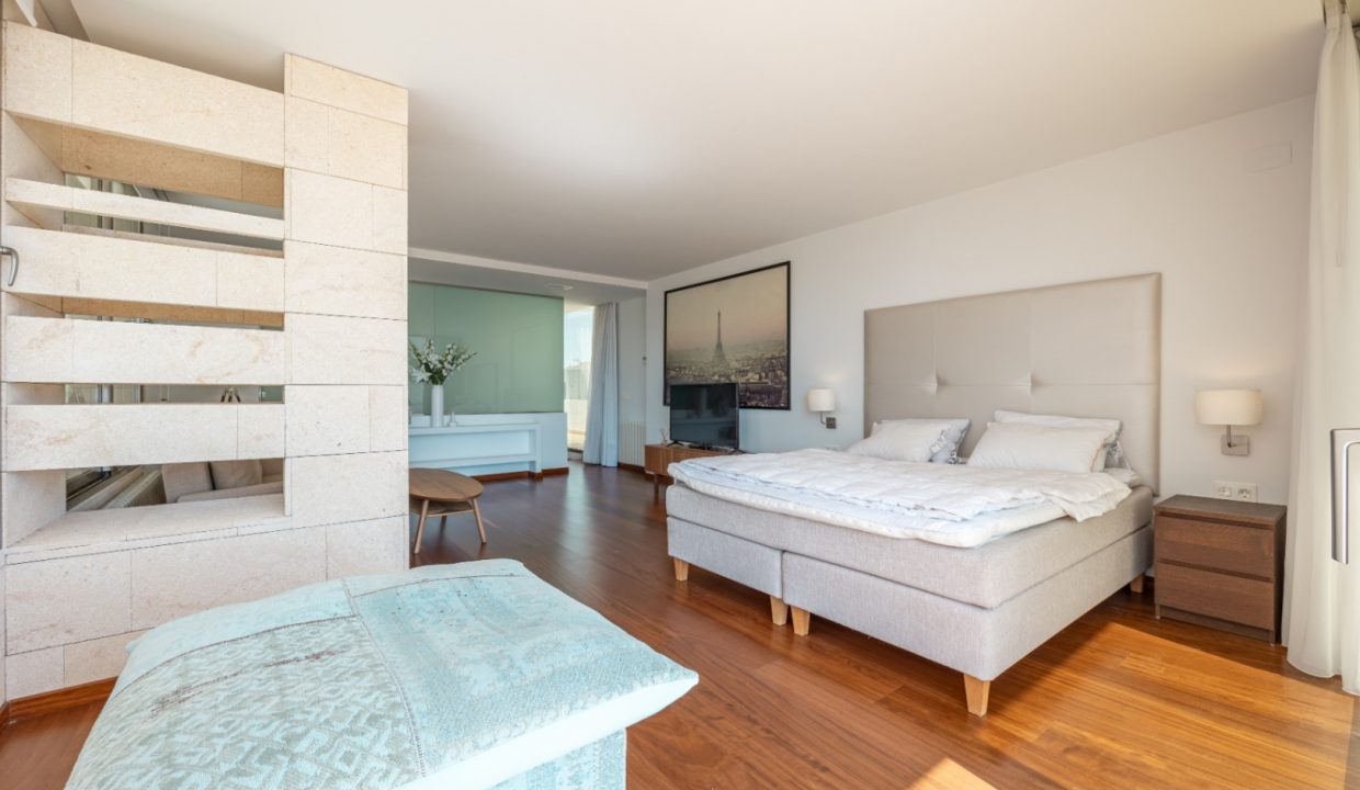 Promoción Villa con irradia elegancia y lujo moder, obra nueva en La Nucía (Revista)