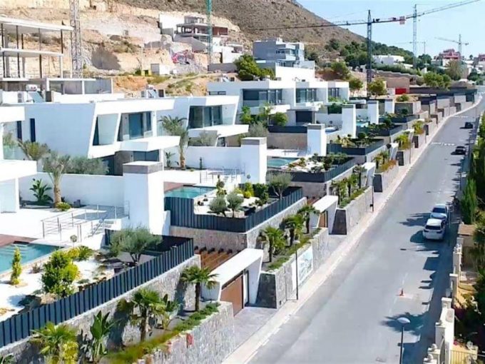 Promoción Villas Montroyal Fase III, obra nueva en Finestrat (Revista)