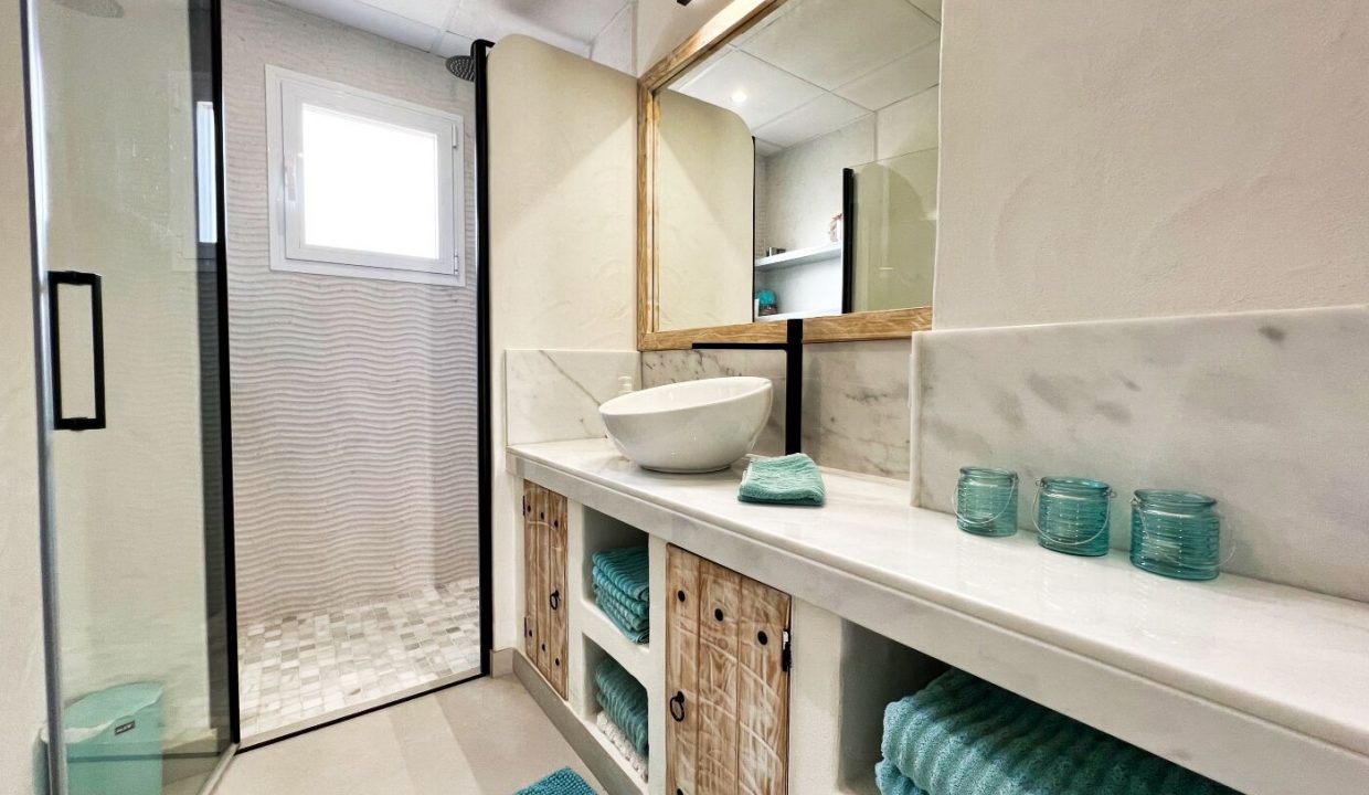 Promoción Maravilloso chalet de estilo ibicenco, obra nueva en Altea (Revista)