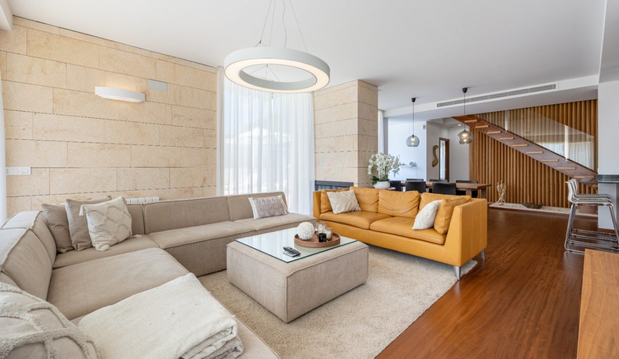 Promoción Villa con irradia elegancia y lujo moder, obra nueva en La Nucía (Revista)