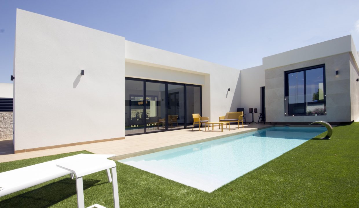 Promoción Villas Maestras, obra nueva en Rojales (Revista)