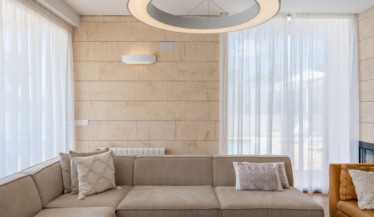 Promoción Villa con irradia elegancia y lujo moder, obra nueva en La Nucía (Revista)