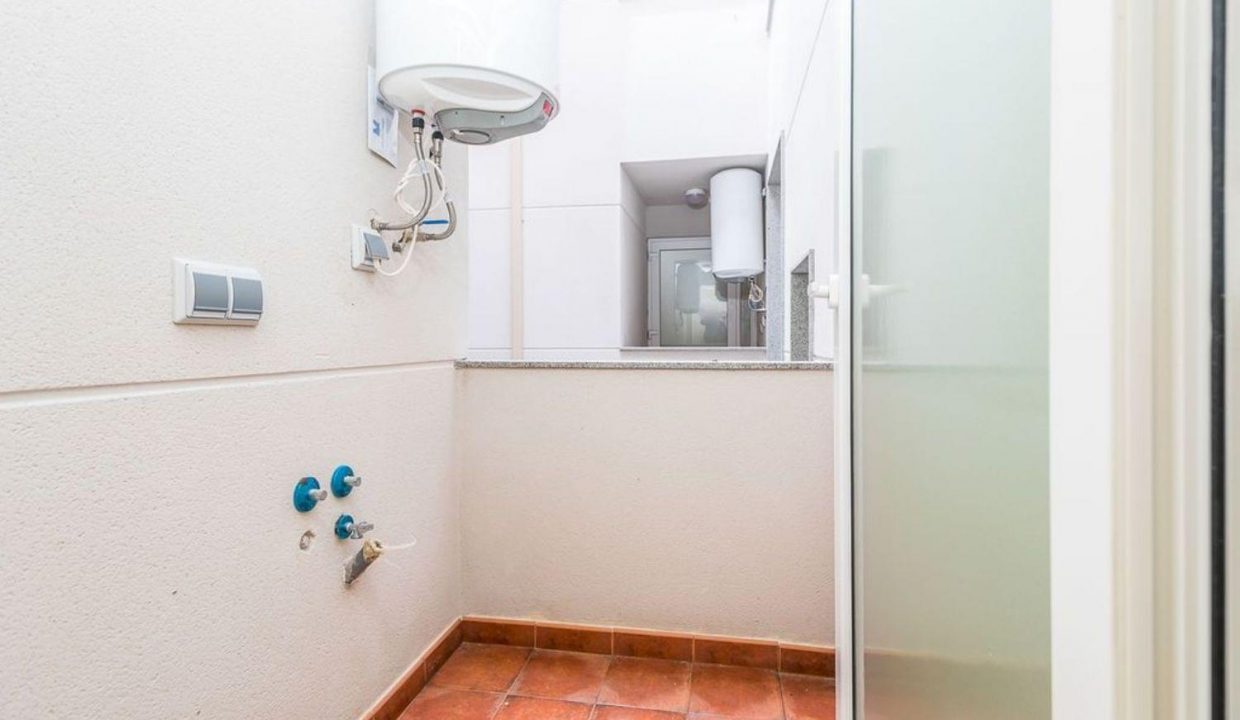 Promoción Promoción de Viviendas en C/ Emilio González López, obra nueva en Malpica (Revista)