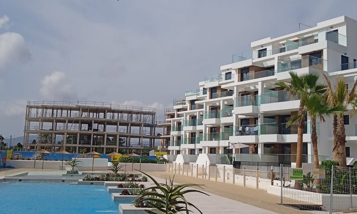 Promoción Residencial L´Estanyo Villa Romana, obra nueva en Denia (Revista)