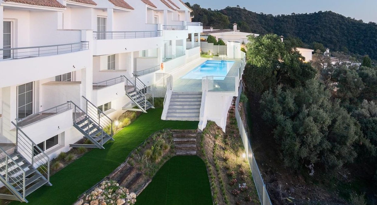 Promoción Culmia Blue Views Istán, obra nueva en Balcones del Lago (Revista)