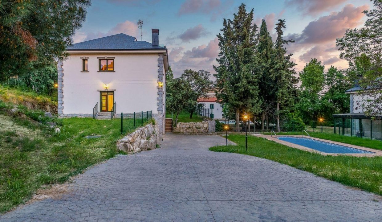 Promoción Chalets independientes en Av Comunidad de Madrid, Torrelodones (Madrid), obra nueva en Torrelodones Colonia (Revista)