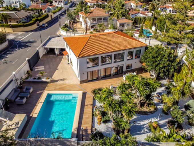 Promoción Villa con maravilloso jardín, obra nueva en l'Albir (Revista)