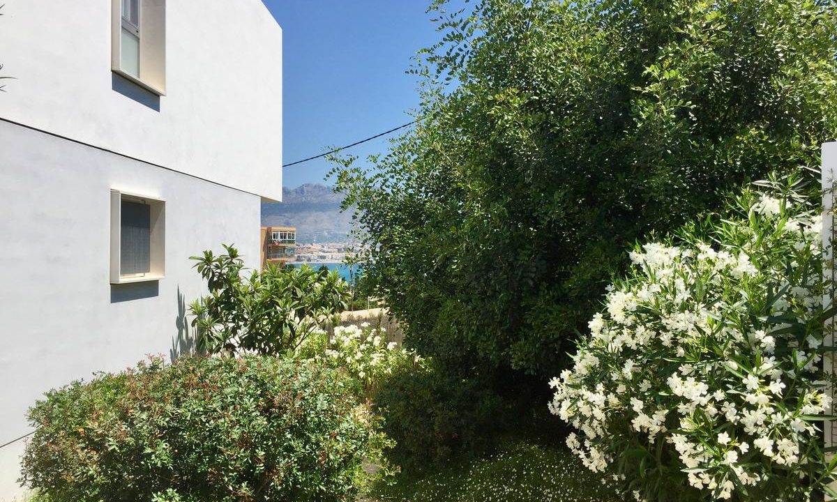 Promoción Moderna villa con elegancia contemporánea, obra nueva en l'Albir (Revista)