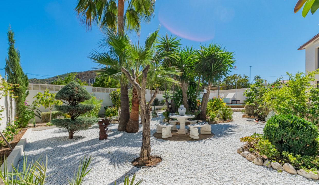 Promoción Villa con maravilloso jardín, obra nueva en l'Albir (Revista)