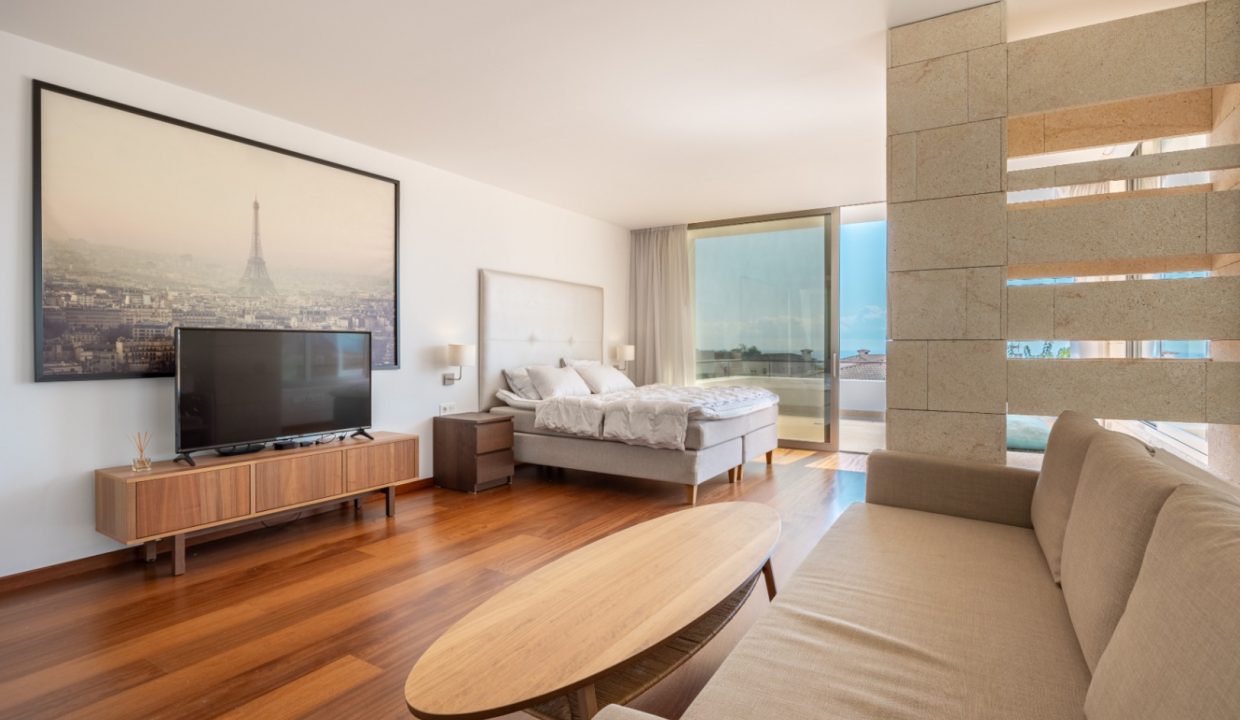 Promoción Villa con irradia elegancia y lujo moder, obra nueva en La Nucía (Revista)