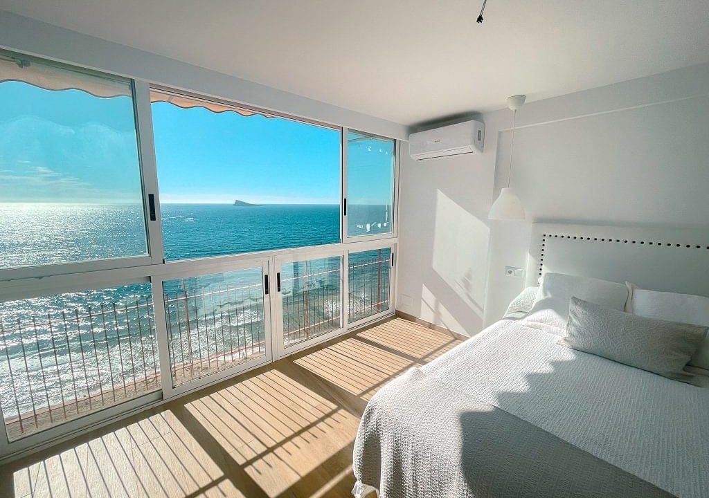 Promoción Ático en primera linea de playa, obra nueva en Benidorm (Revista)