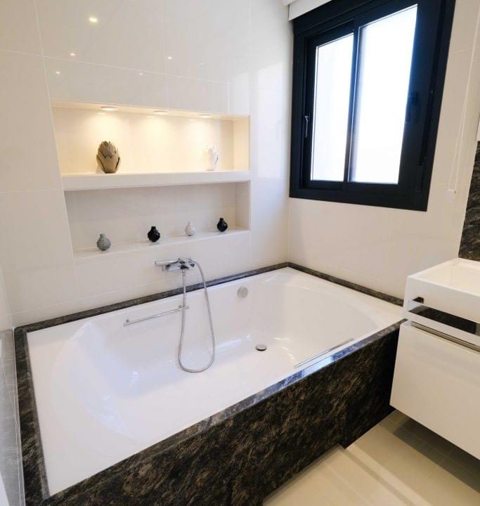 Promoción Villa de lujo cerca del mar, obra nueva en Torrevieja (Revista)