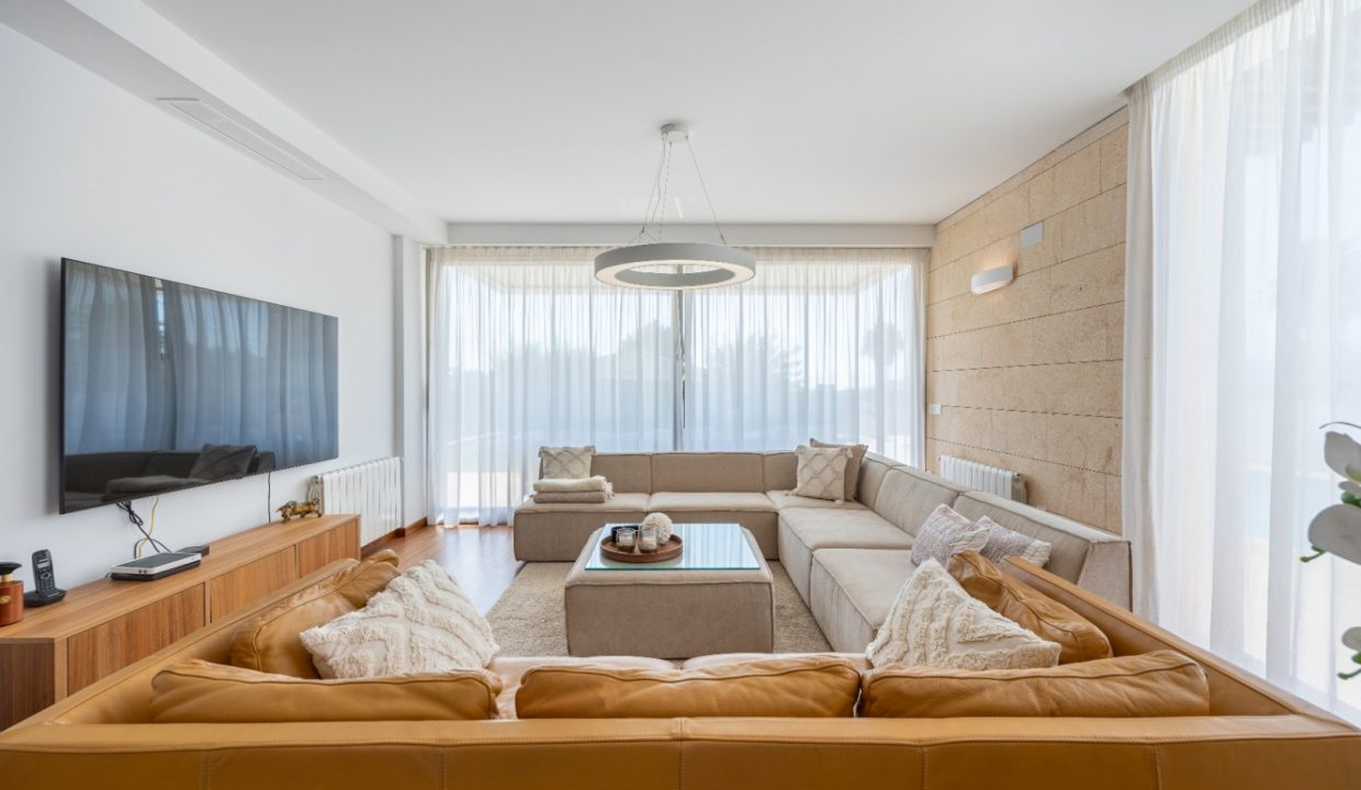 Promoción Villa con irradia elegancia y lujo moder, obra nueva en La Nucía (Revista)