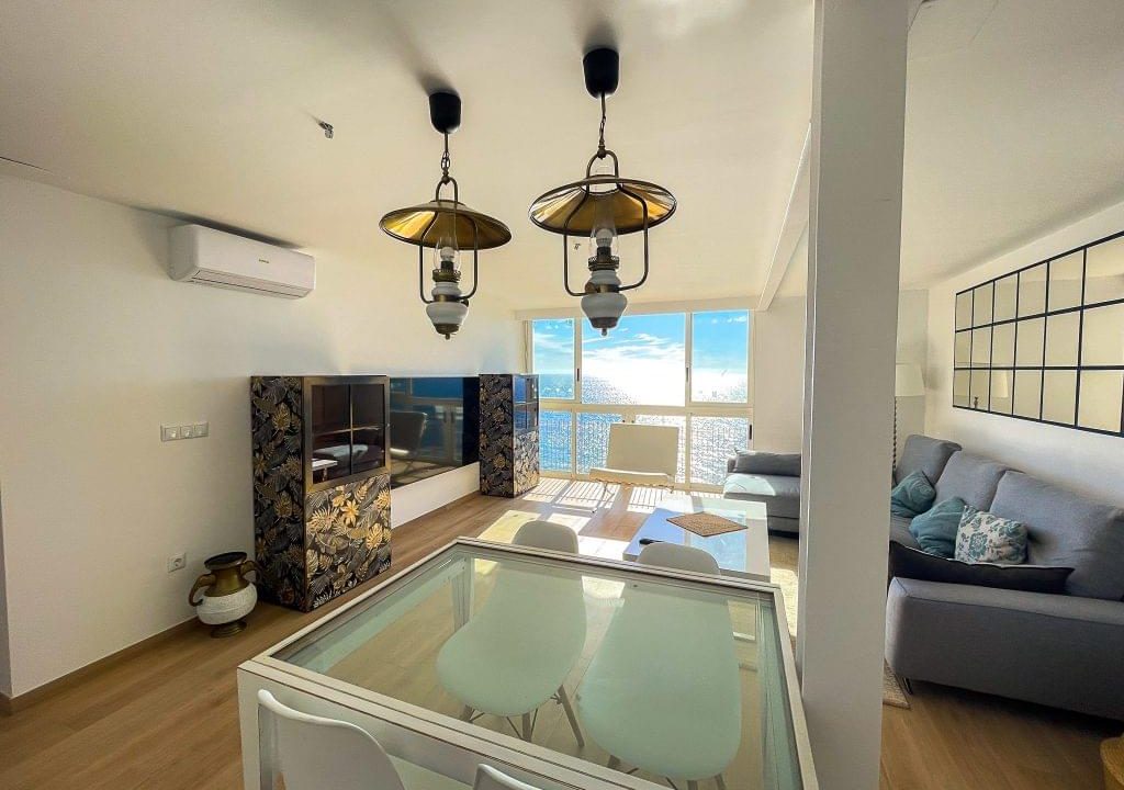 Promoción Ático en primera linea de playa, obra nueva en Benidorm (Revista)