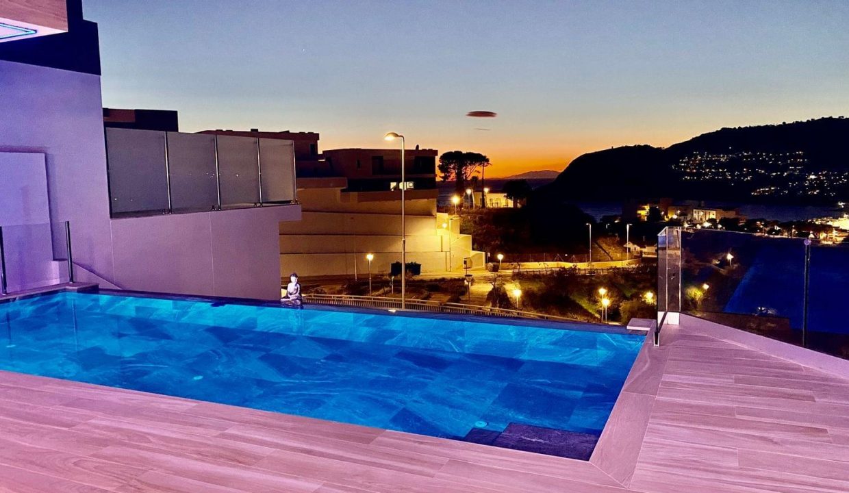 Promoción Urb. Valdemar, obra nueva en La Herradura (Revista)