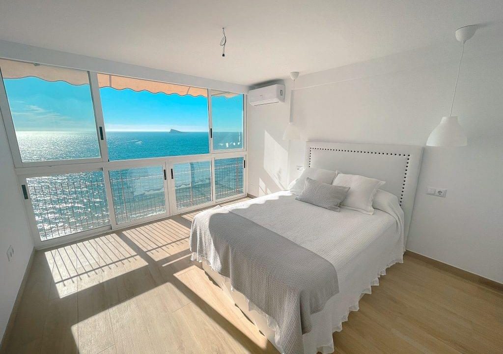 Promoción Ático en primera linea de playa, obra nueva en Benidorm (Revista)