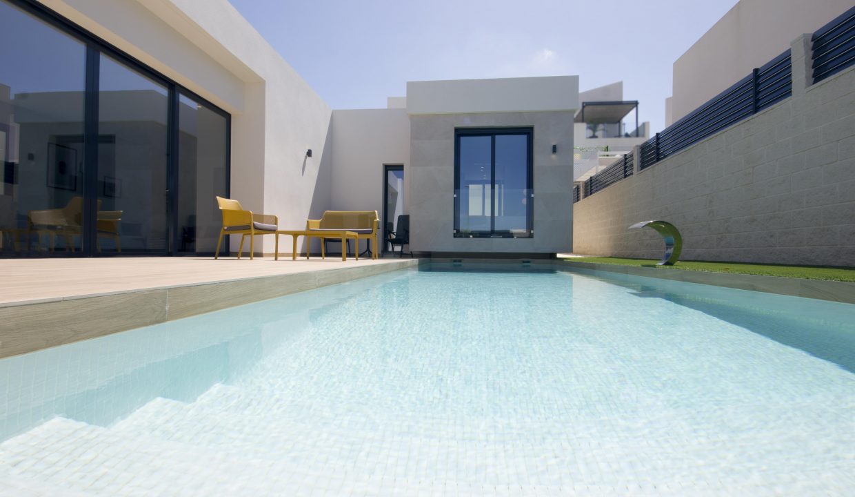 Promoción Villas Maestras, obra nueva en Rojales (Revista)