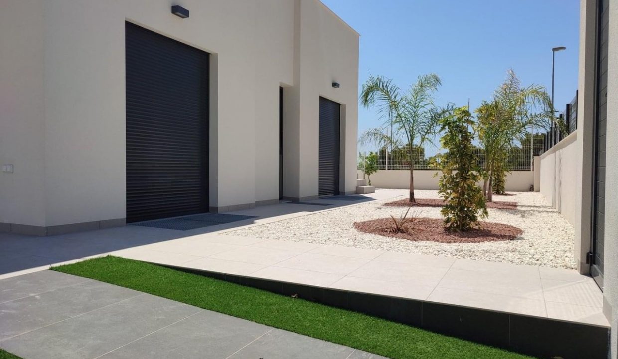 Promoción Entreflores, obra nueva en Polop (Revista)