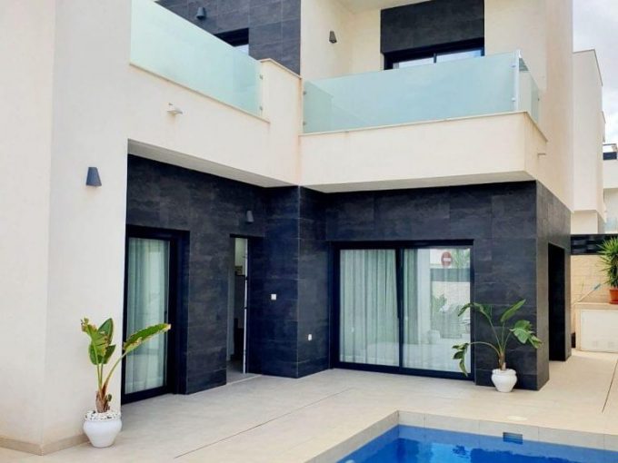 Promoción Magnifico chalet con solárium, obra nueva en Benijófar (Revista)