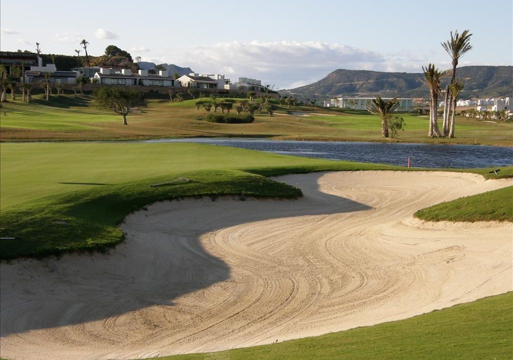 Элегантные одноуровневые таунхаусы с частным бассейном в Peraleja Golf Resort - Коста Калида